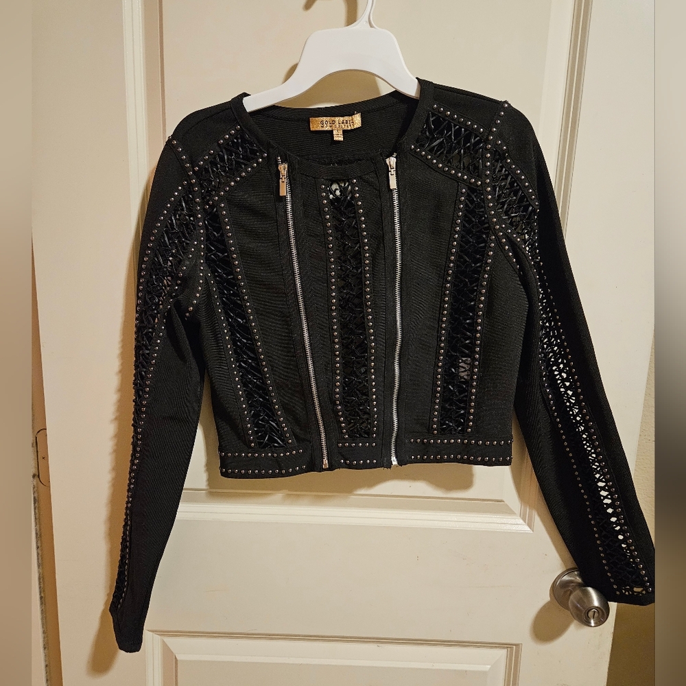 Cropped fitted studded jacket